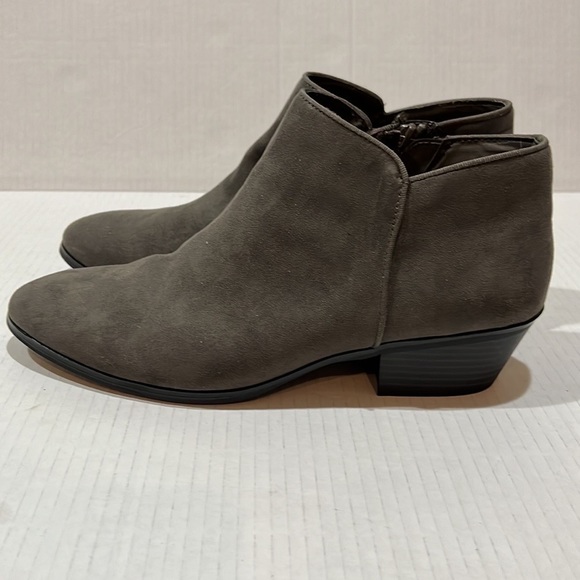 STYLE & CO Wileyy Gray Faux Suede Ankle Booties Women's size 10.5M - Picture 2 of 7